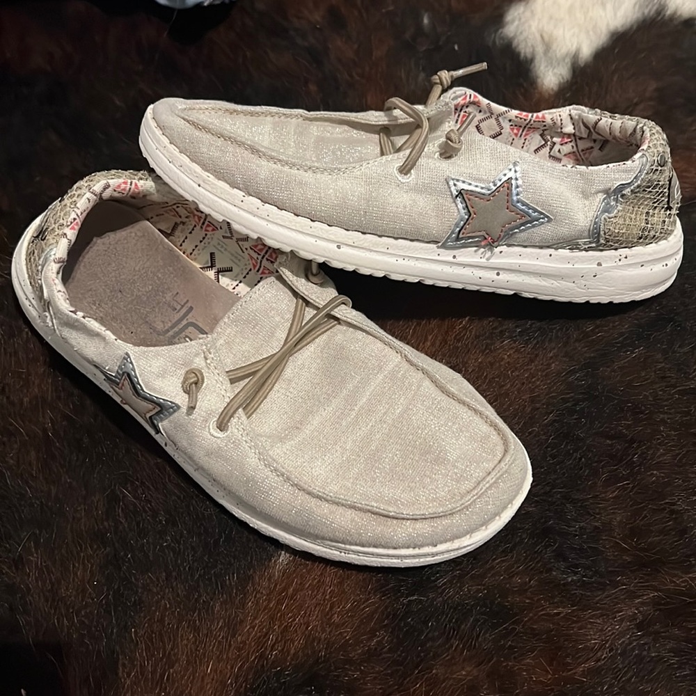 Hey dude Wendy rodeo 6